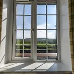 Old School House Sleeps 26 Pets Vakantiehuis *
