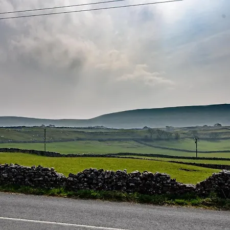 Holiday home Old School House - Yorkshire Three Peaks Challenge Weathercote